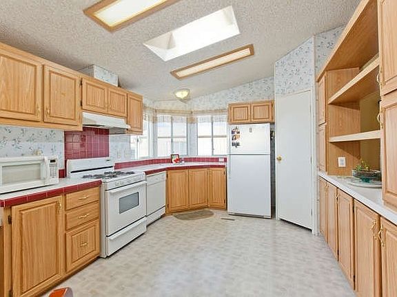 3rd image of 211 N Citrus Ave Space 142