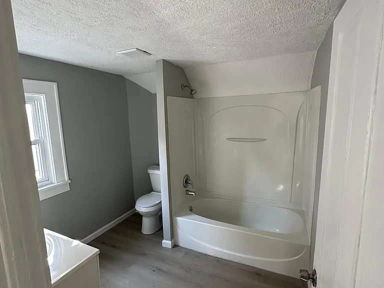 1351 Logan Ave NW — Photo 14