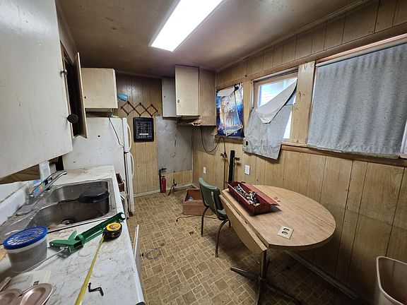 3rd image of 501 N High Street