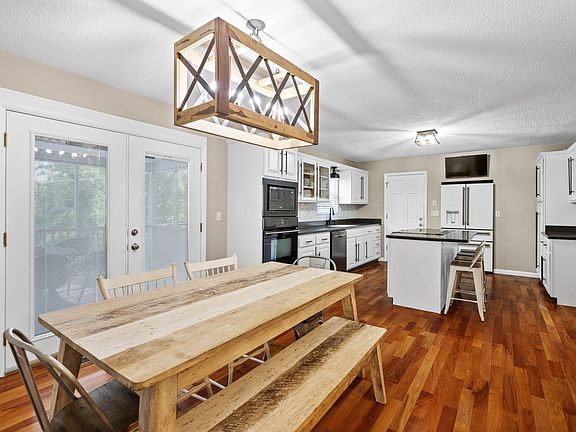 4th image of 4103 Highwood Dr