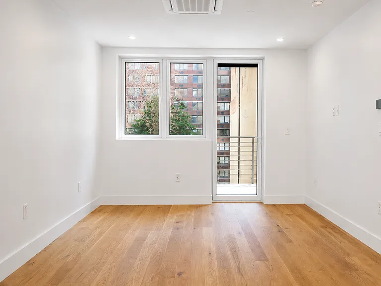 224 W 20th St #3 — Photo 17