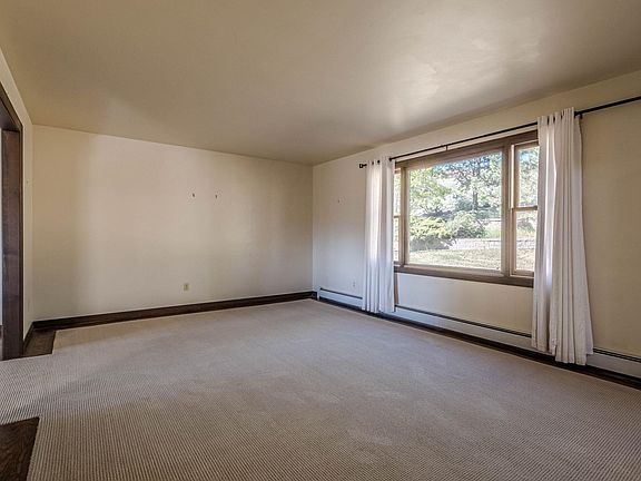 5th image of 516 S Broadway