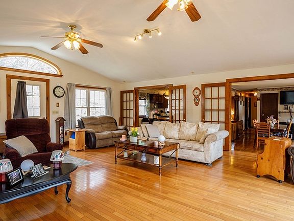 5th image of 70 Ward Hill Rd