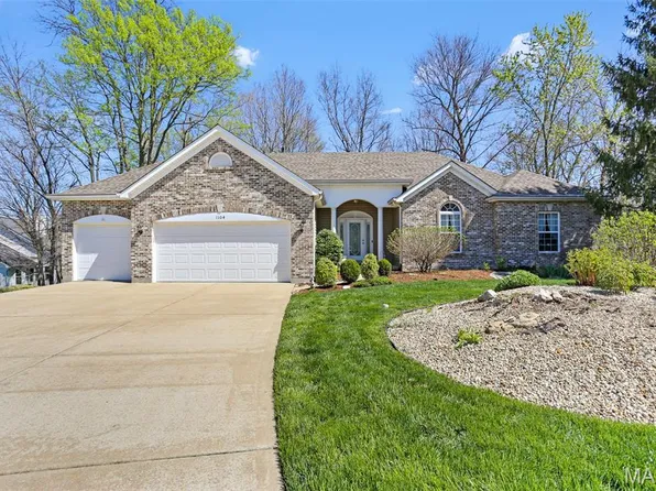 1104 Boars Head Ct, Lake Saint Louis, MO 63367