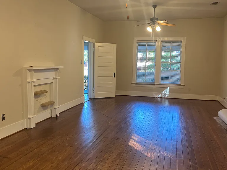 2905 E Jackson St — Photo 4