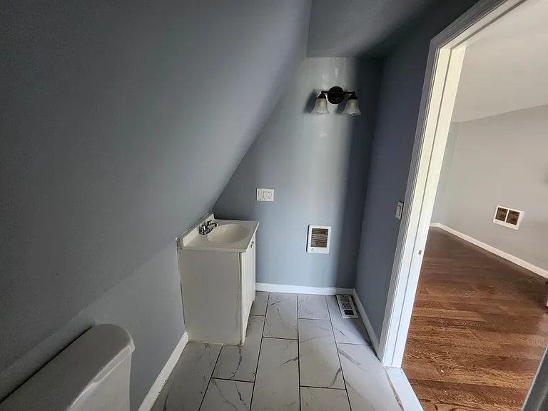 152 S 10th St #3E — Photo 17