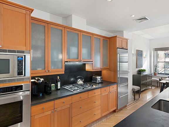 4th image of 629 Park Ave Unit Penthouse