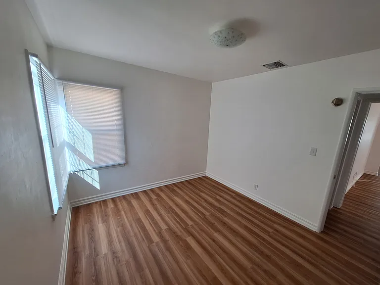 1731 N Lincoln St — Photo 7