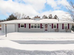 1605 17th Ave S, Escanaba, MI 49829