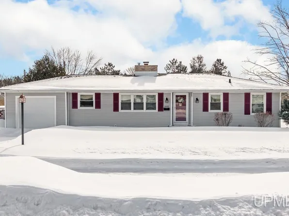 1605 17th Ave S, Escanaba, MI 49829