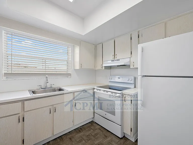 Ocean House - 360 Fiesta Ave Jupiter, FL 33469 — Photo 6