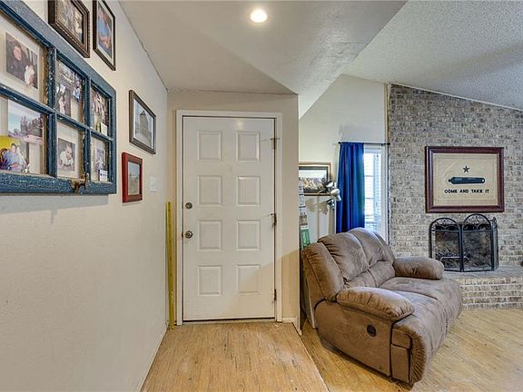 3rd image of 3421 Pembroke Pl