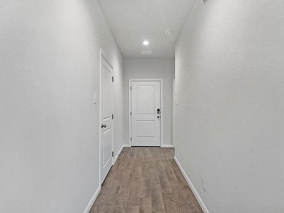 3rd image of 6209 Mill Run Pl
