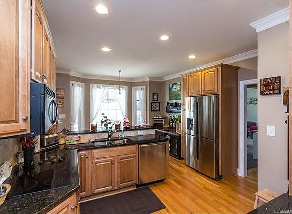 5th image of 3542 Maple Wood Dr