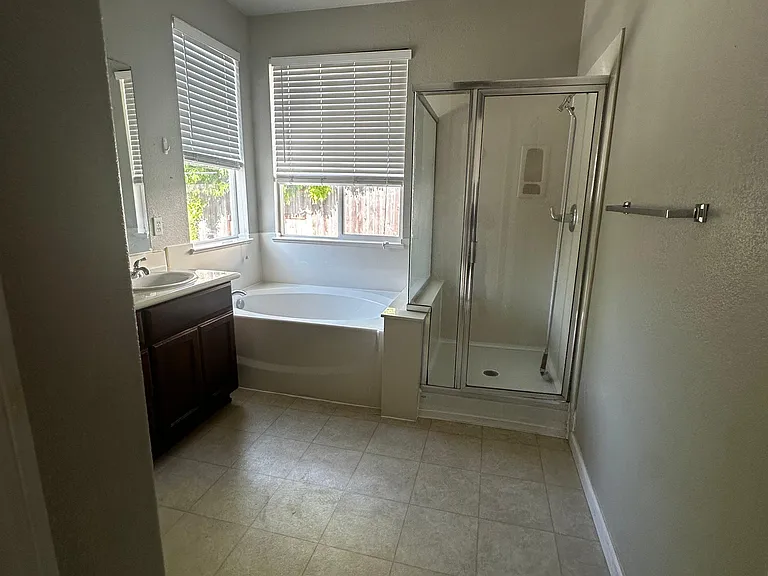 2528 Bickford Cir — Photo 6