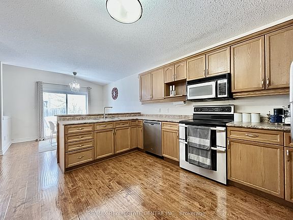 5th image of 1771 Mickleborough Dr W