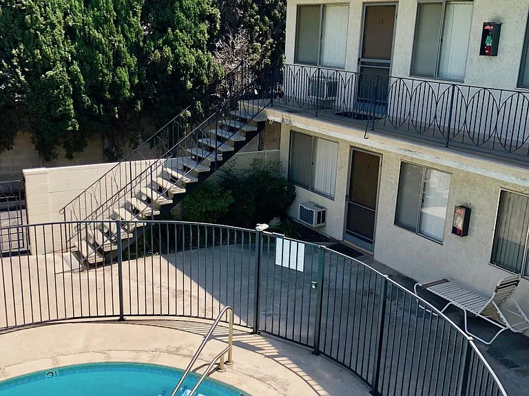 Gallatin Apartments — Photo 10