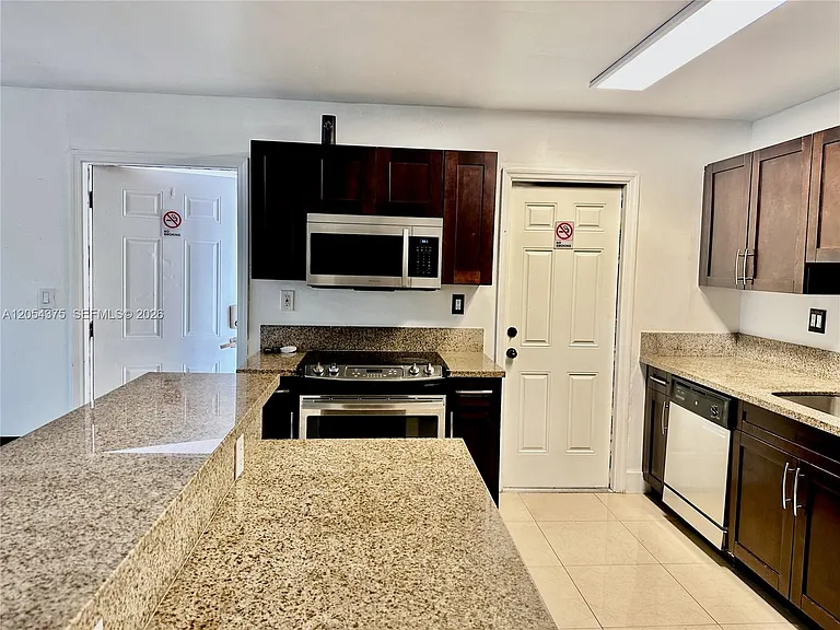 1548 SW 5th Pl #1 — Photo 10