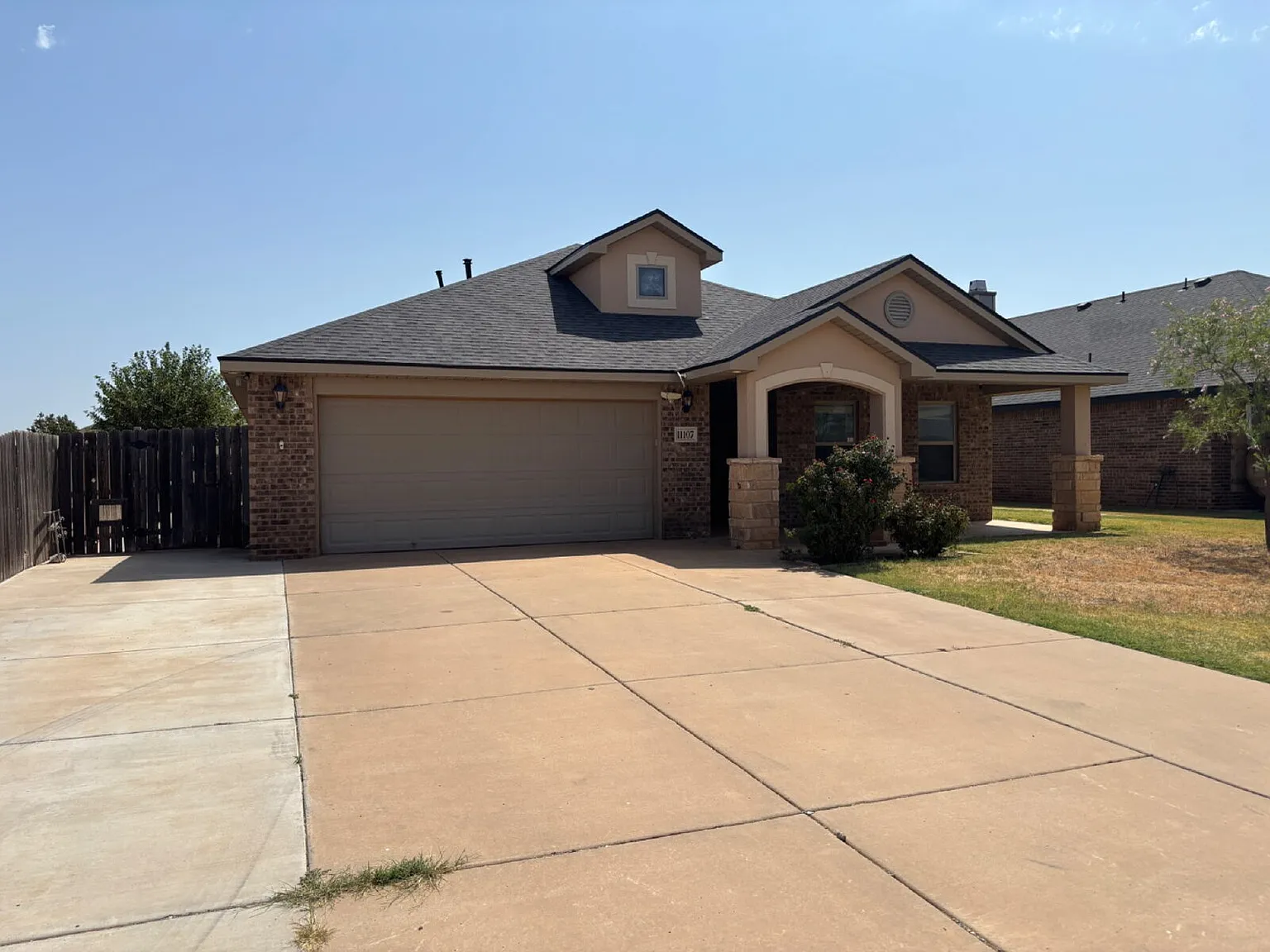 4 bed, 2.0 bath, 2043 sqft, $2,300 — Photo 2