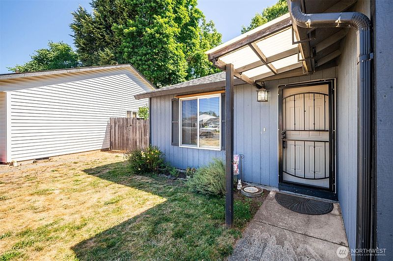 3rd image of 903 SW 22nd ave