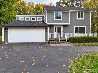 3507 Taggett Lake Ct, Highland, MI 48357