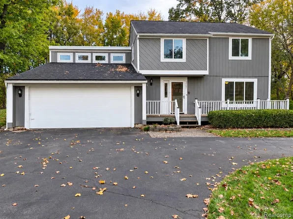 3507 Taggett Lake Ct, Highland, MI 48357