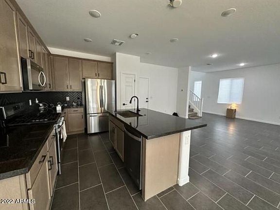 4th image of 20805 W Holly St