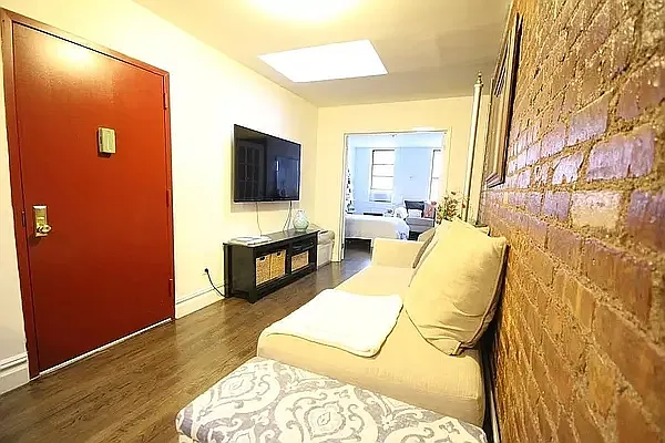 Rented by Compass | media 9