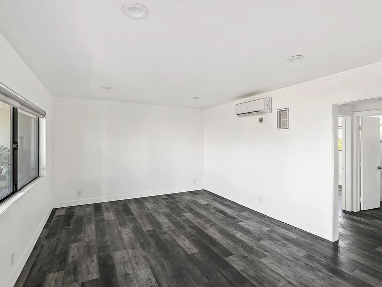 215 N Fickett St — Photo 18