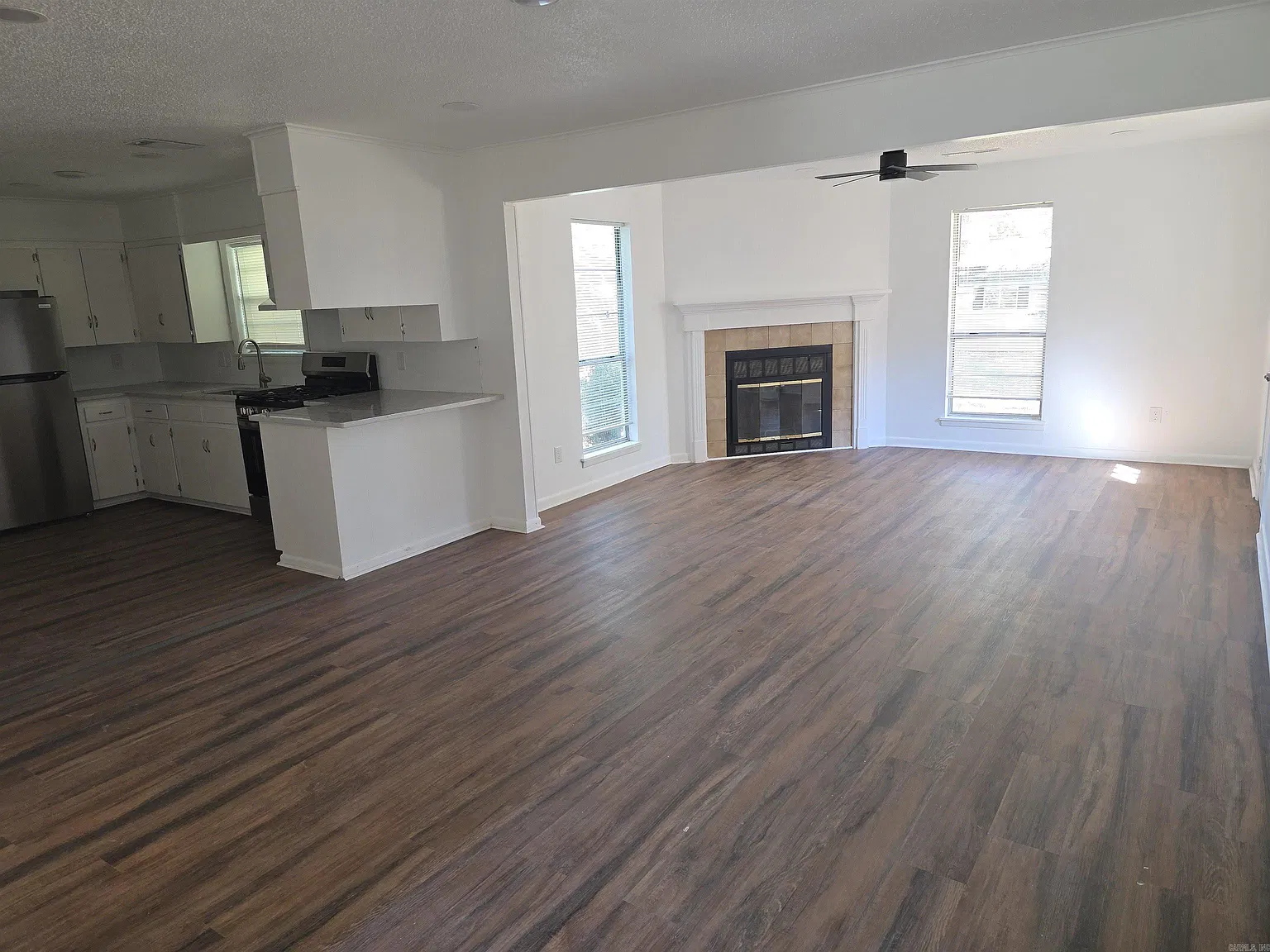 3 bed, 2.0 bath, 1428 sqft, $1,595 — Photo 3