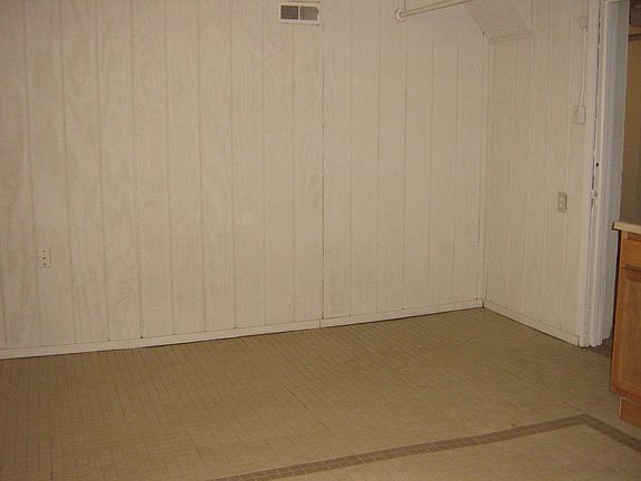 4th image of 527 Oak St APT 9