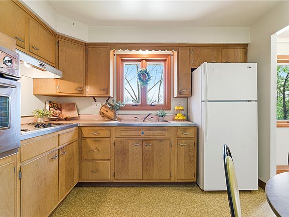 5th image of 5029 Debra Dr