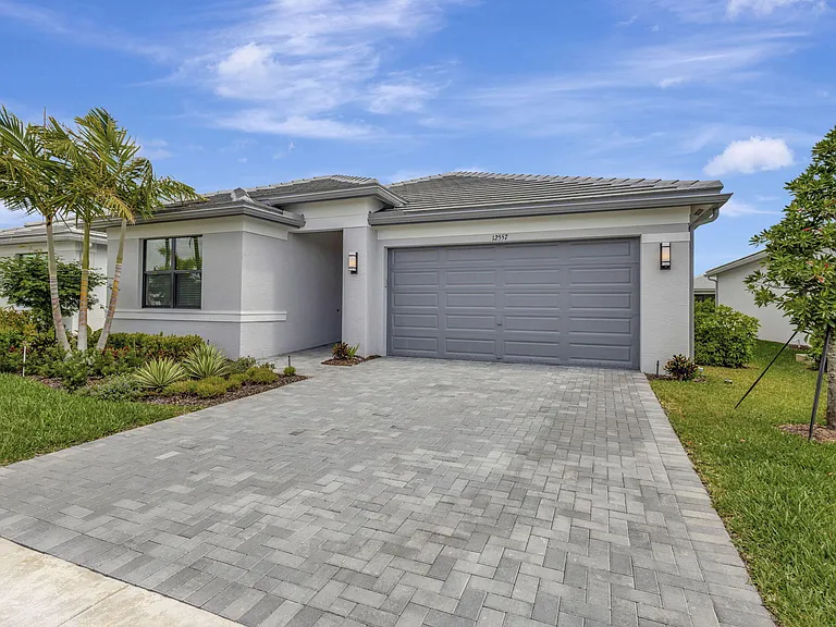12557 SW Rain River Dr — Photo 2
