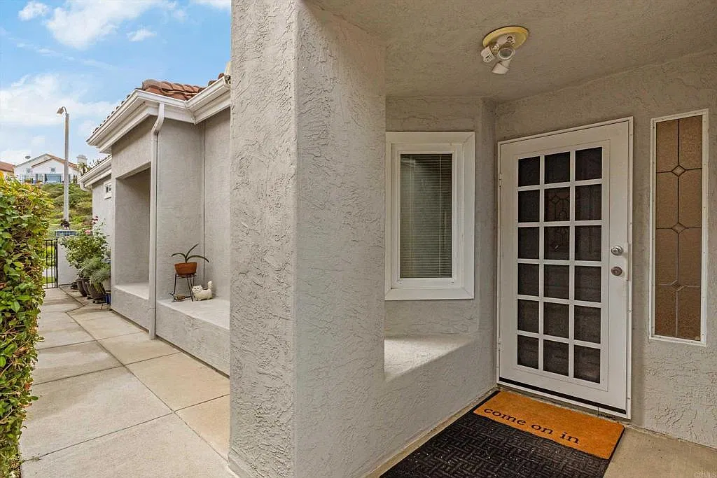 2 bed, 2.0 bath, 1456 sqft, $5,000 — Photo 4
