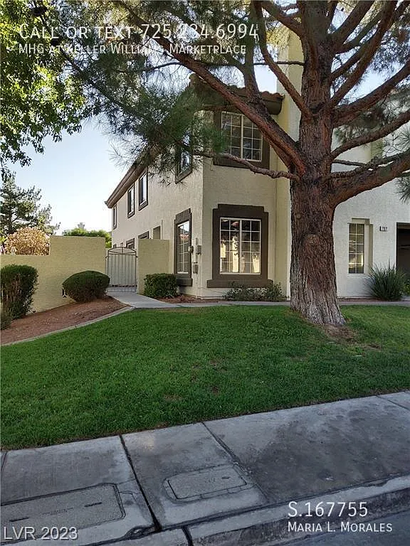 Beautiful Henderson Townhome ! — Photo 1