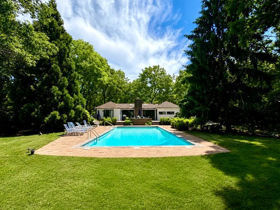 27 Wooded Oak Ln