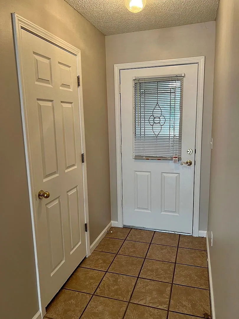 4 Bed, 2 Bath with Fenced Yard, Two-Car Garage, and Jetted Tub — Photo 2