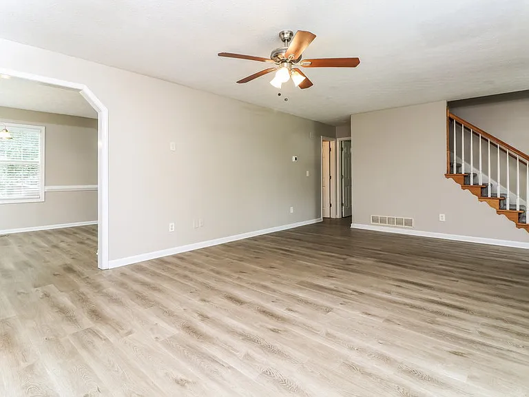 565 Bridge Grv — Photo 7