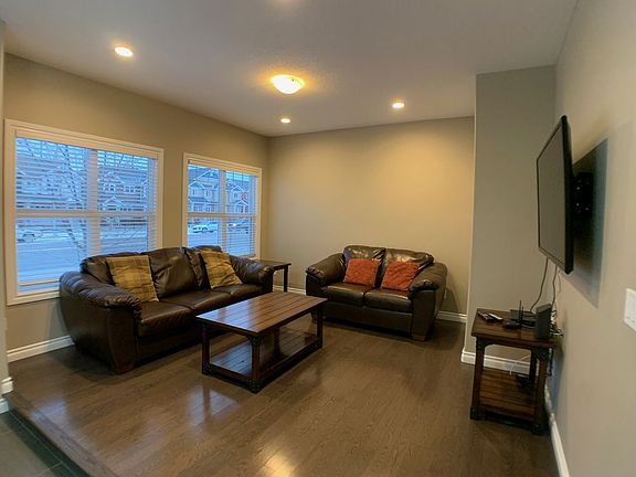 3rd image of 180 Heritage Dr