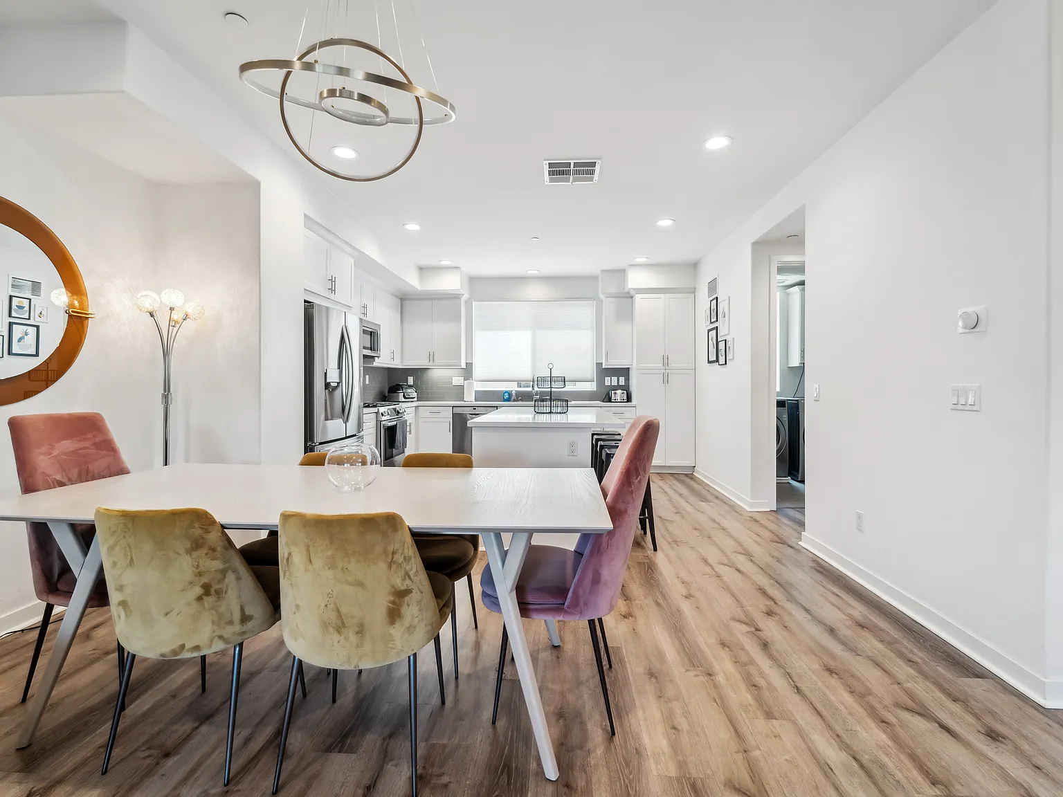 3 bed, 3.5 bath, 1930 sqft, $7,290 — Photo 4