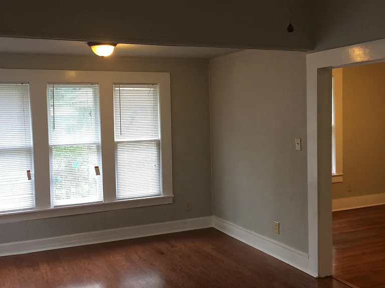 206 Weaver St — Photo 2