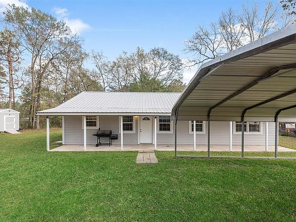Country living at it's finest. Look at the abundant space you have here in your personal country oasis.