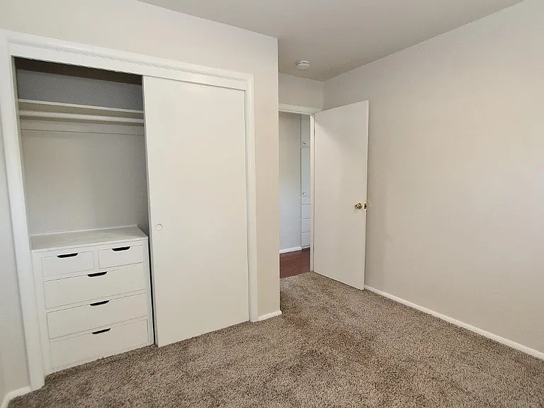 4011 W Greenbrier Dr — Photo 14