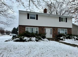 916 N Fernmeadow Dr, Appleton, WI 54915