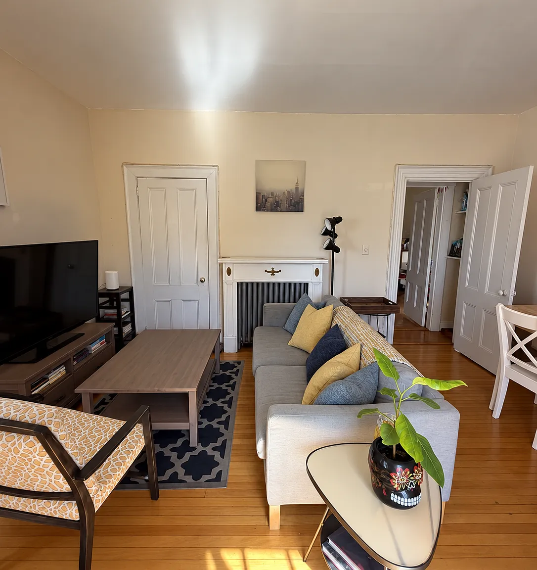 2 bed, 1.0 bath, 1200 sqft, $3,200 — Photo 2