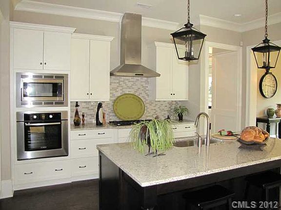 4th image of 601 Jefferson Dr