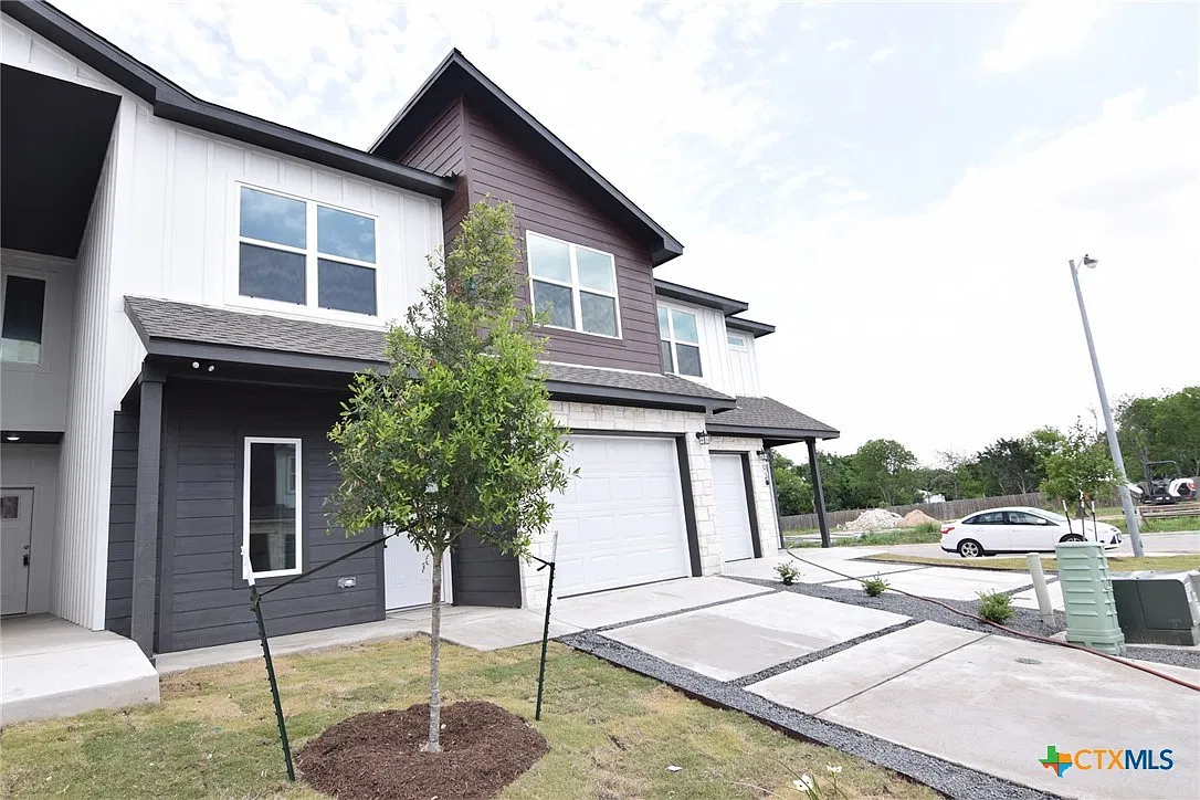 3 bed, 2.5 bath, 1485 sqft, $1,550 — Photo 1