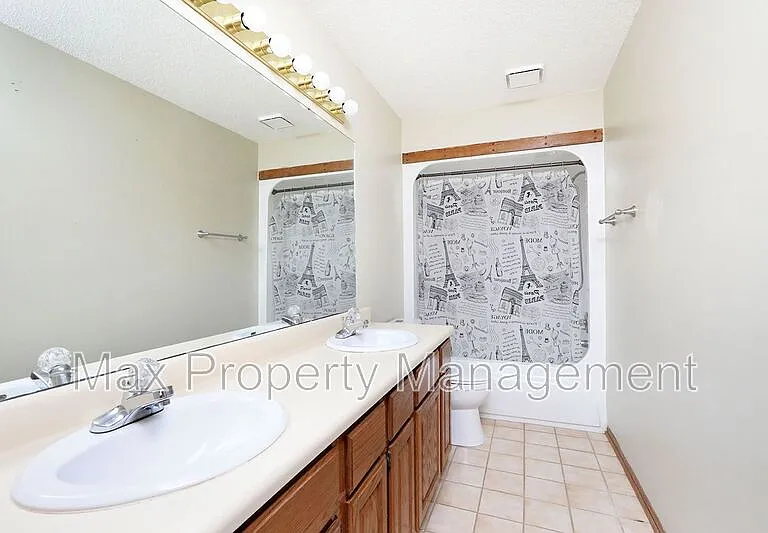 8200 Northview Dr — Photo 23