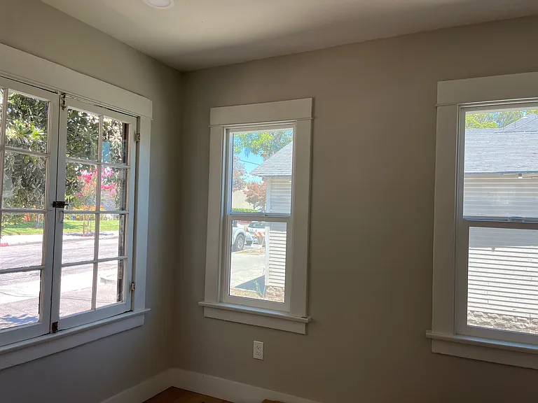 228 W Pearl St — Photo 5