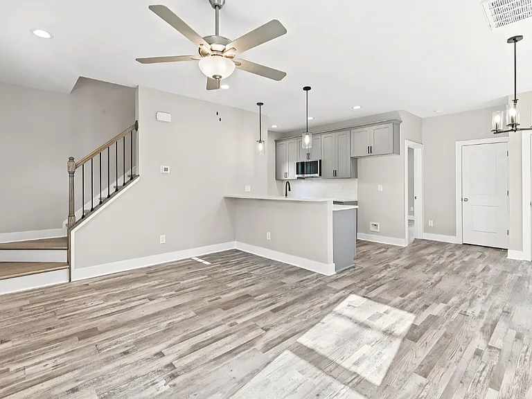 1107 Simmons St — Photo 10